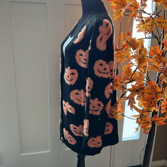 Adorable Boyfriend fuzzy pumpkin 🎃 cardigan sweater! - Picture 3 of 5